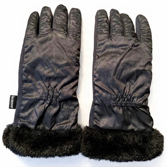 isotoner Accessories - NWOT- Isotoner- Women's Quilted Gloves with Faux Fur Cuff- S/M